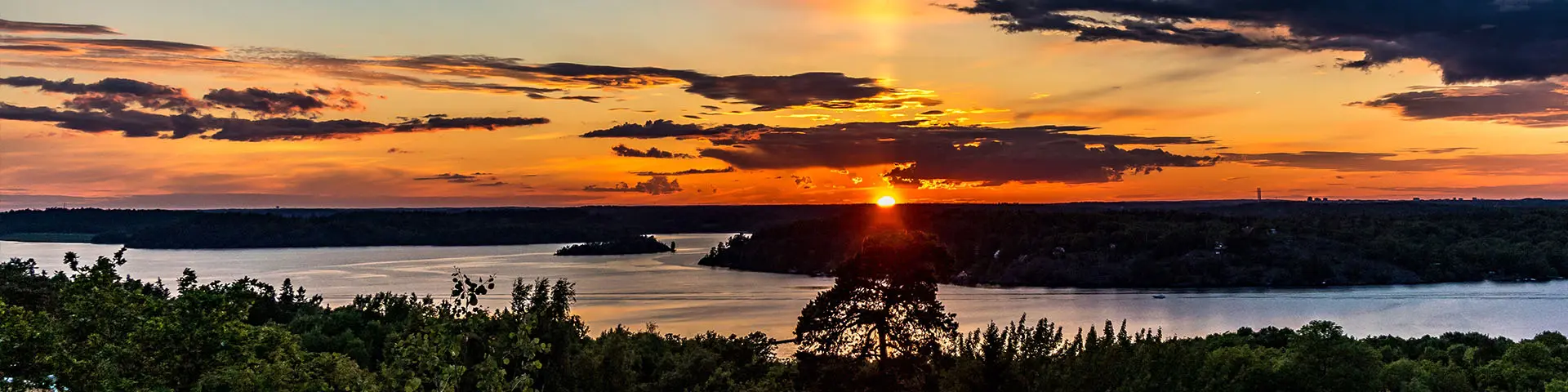 Solnedgång Vid En Sjö